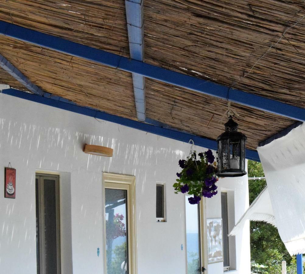 Standard Rooms By Scala Himare Bagian luar foto