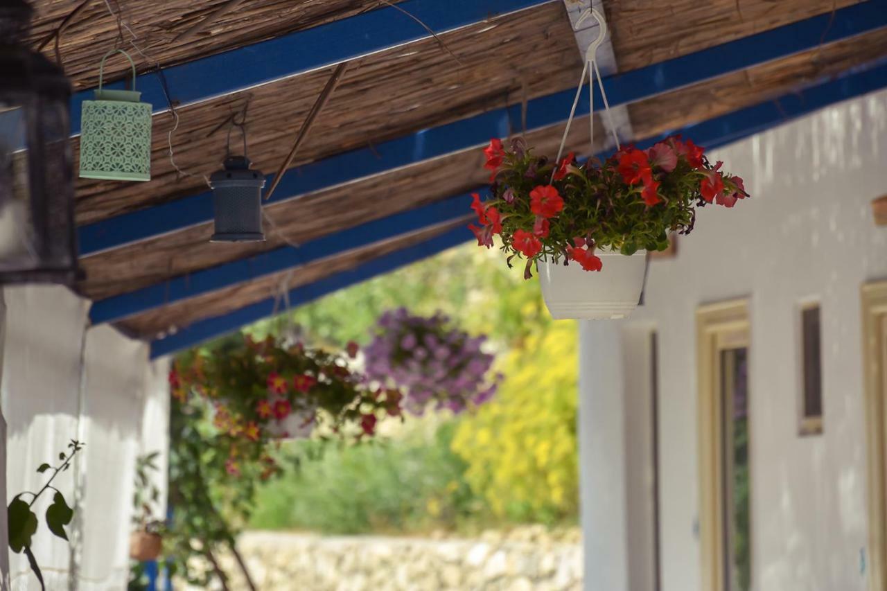 Standard Rooms By Scala Himare Bagian luar foto